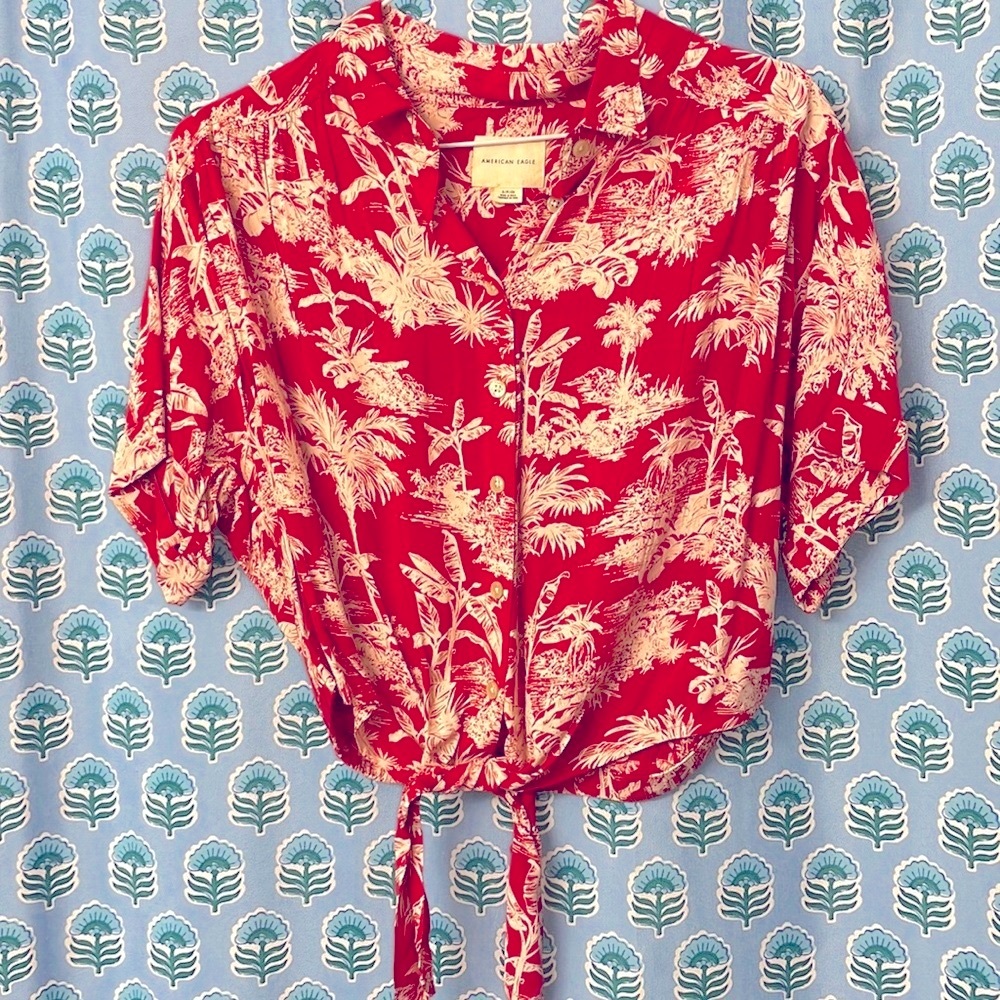 NWT AEO American Eagle Outfitters red tropical print floral blouse top w/ tie! S